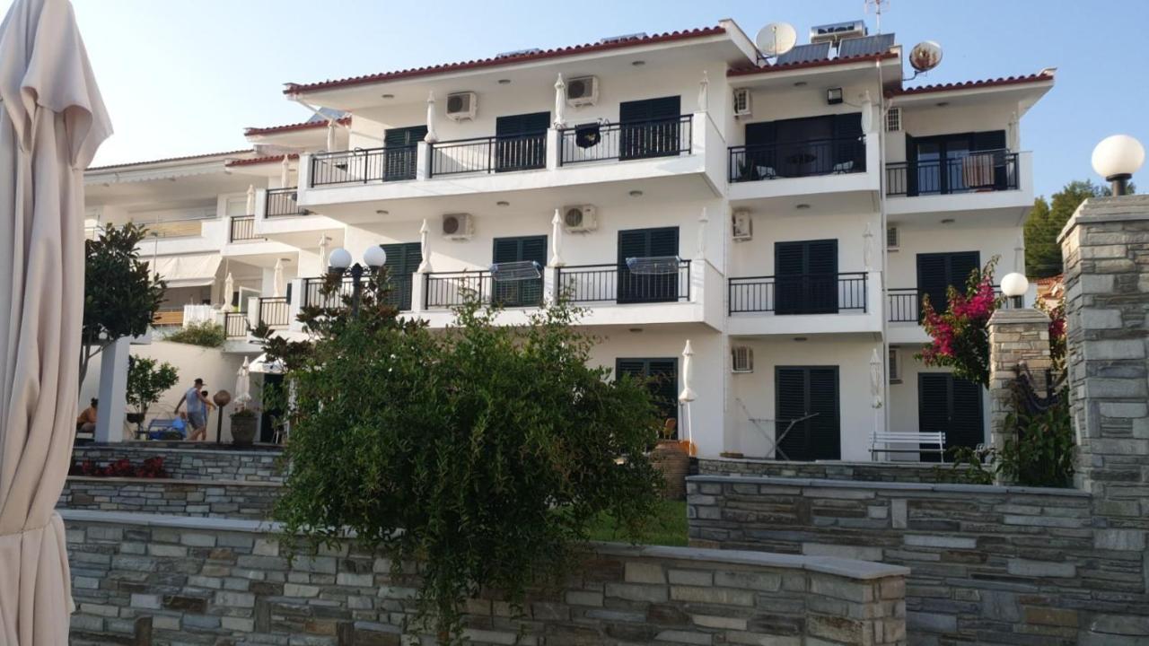 Pansion Alexandros By The Sea Aparthotel Nea Skioni Exterior photo