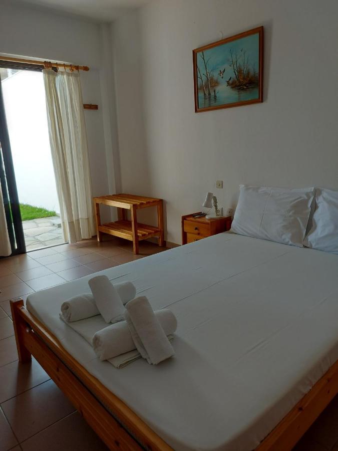 Pansion Alexandros By The Sea Aparthotel Nea Skioni Exterior photo